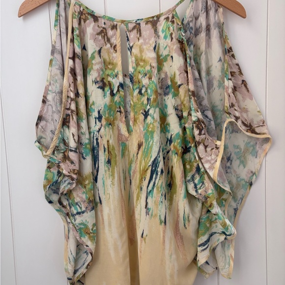 Colorful Abstract Blouse - Picture 7 of 7